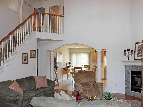 2nd image of 320 Hill St