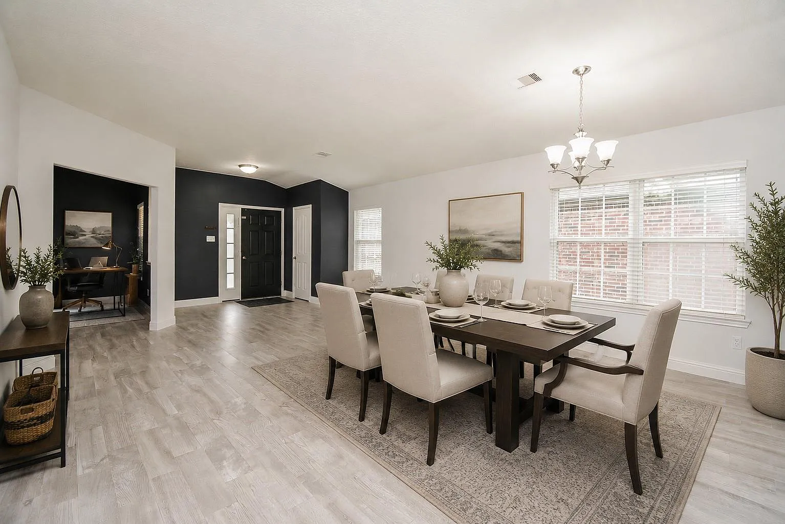 3 bed, 2.0 bath, 2350 sqft, $2,200 — Photo 3