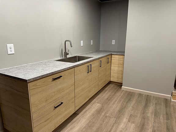 5th image of 202 Oakwood Cir