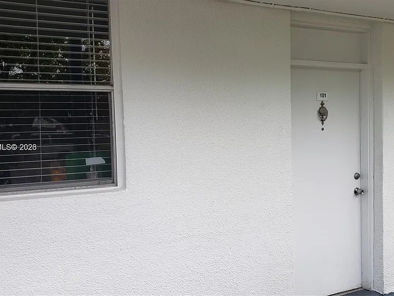 1801 S Treasure Dr #101 — Photo 2