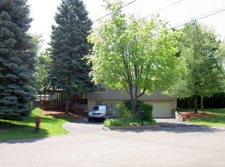 201 Hillside Ct, Lake Zurich, IL 60047