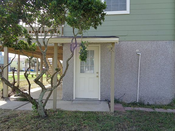 3rd image of 1133 N Fletcher Ave