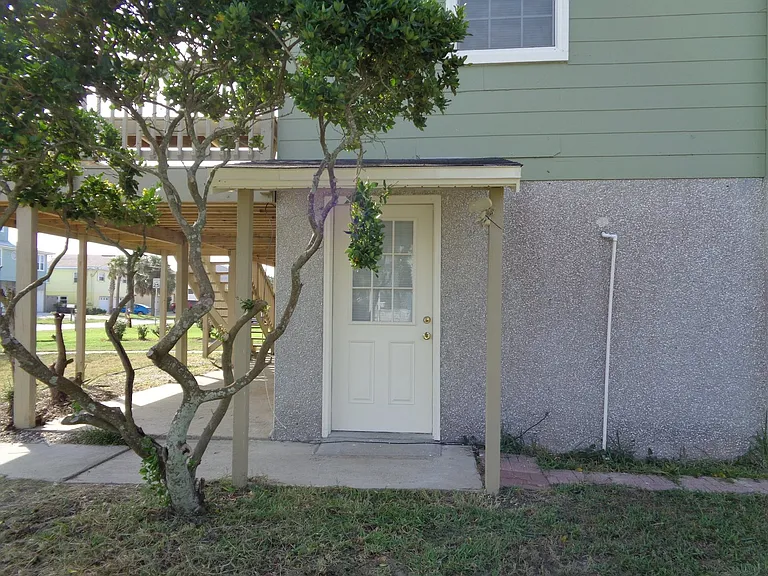 1133 N Fletcher Ave — Photo 3