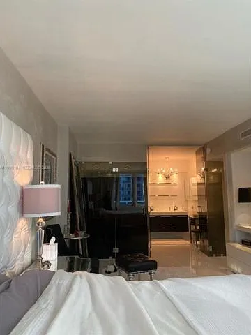 2301 Collins Ave #1507 — Photo 18