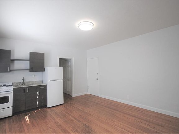 2nd image of 7145 Carlyle Ave APT 10