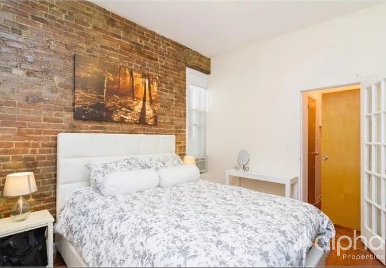 211 E 14th St #8 — Photo 6