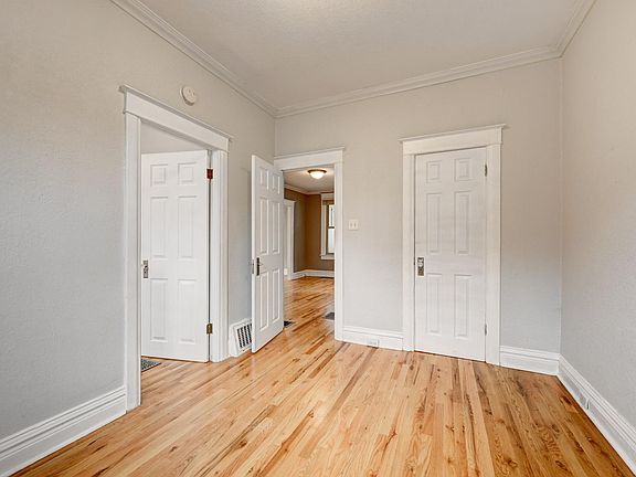 3rd image of 951 N Corona St