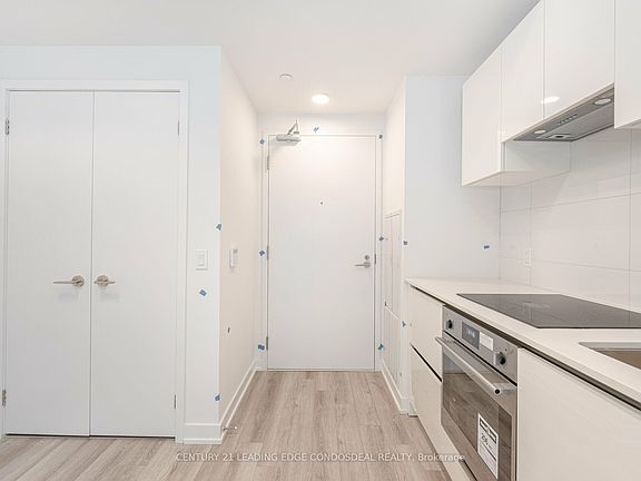 5th image of 238 Simcoe St #802