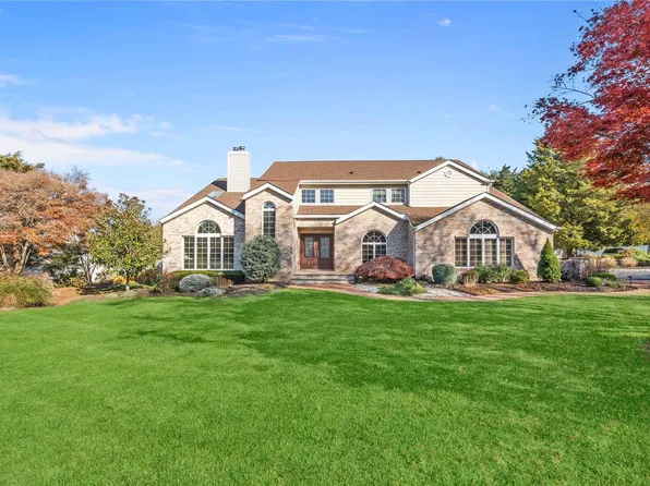 1 Greene Court, Hauppauge, NY 11788