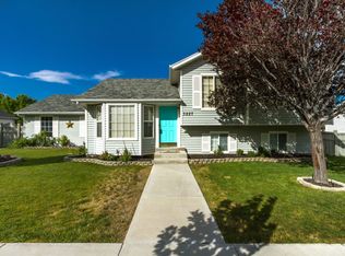 3227 E Peregrine Rd, Eagle Mountain, UT 84005