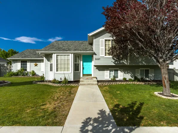 3227 E Peregrine Rd, Eagle Mountain, UT 84005