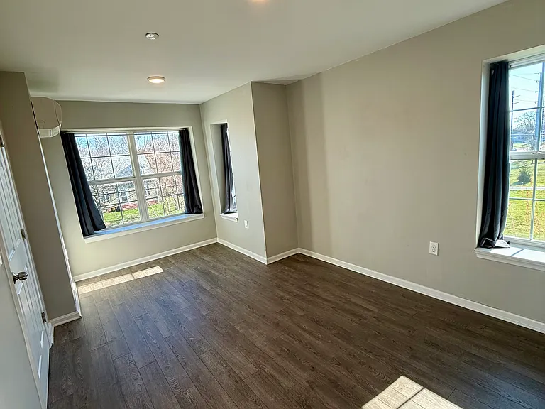 460 Main St #1000-B — Photo 5