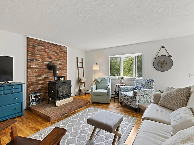 15 Courtland Dr — Photo 4