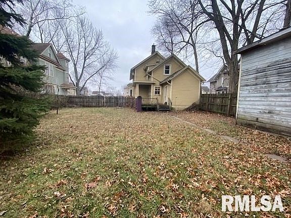 2nd image of 816 E 13th St