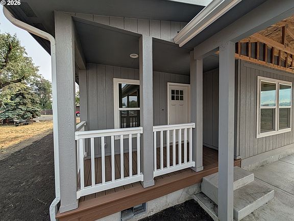 3rd image of 1302 Jackson Ave