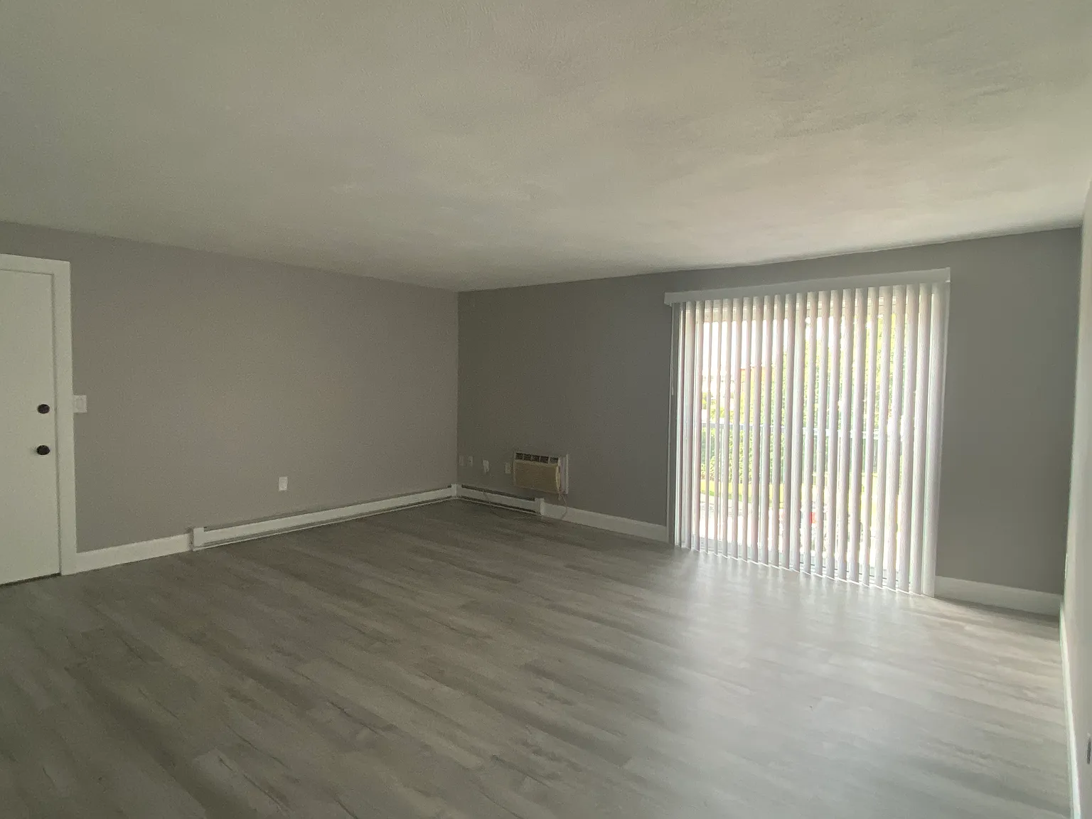 1 bed, 870 sqft, $1,700 — Photo 4