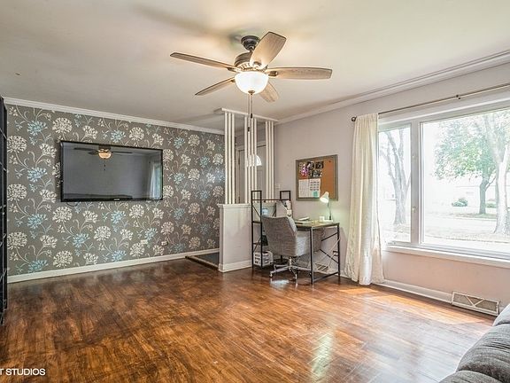 3rd image of 426 N 3rd Ave