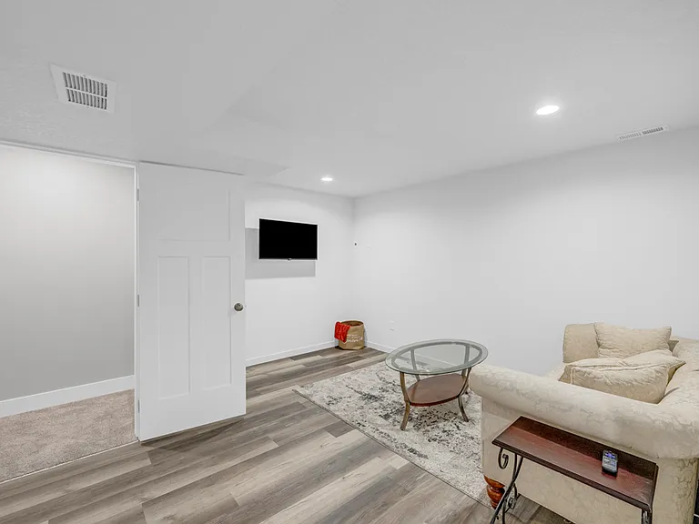 690 SE Drumlin Dr — Photo 20