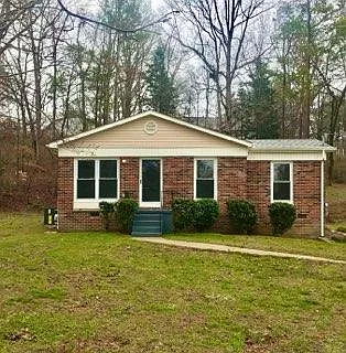 2252 Deerwood Rd — Photo 2