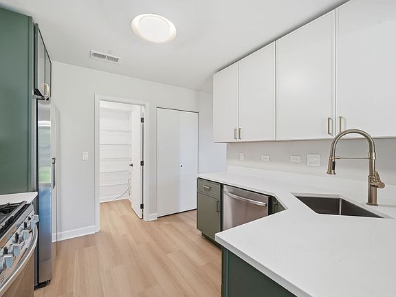 4th image of 434 Windham Cove Dr