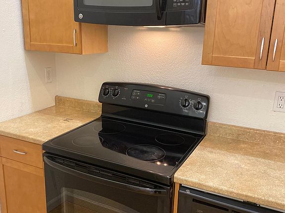 4th image of 115 W Washington St APT 1A