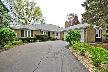 1620 Emerson Ct photo 1