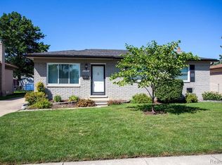 27143 Perry St, Roseville, MI 48066
