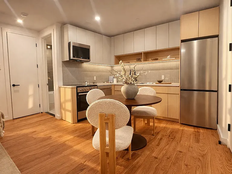 180 Cabrini Blvd #38 — Photo 3