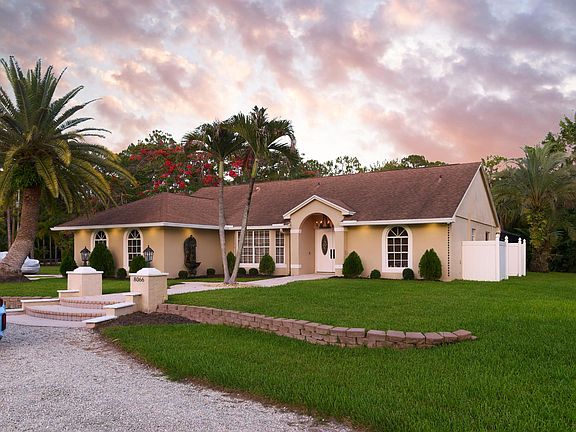 3rd image of 8066 Grapeview Boulevard
