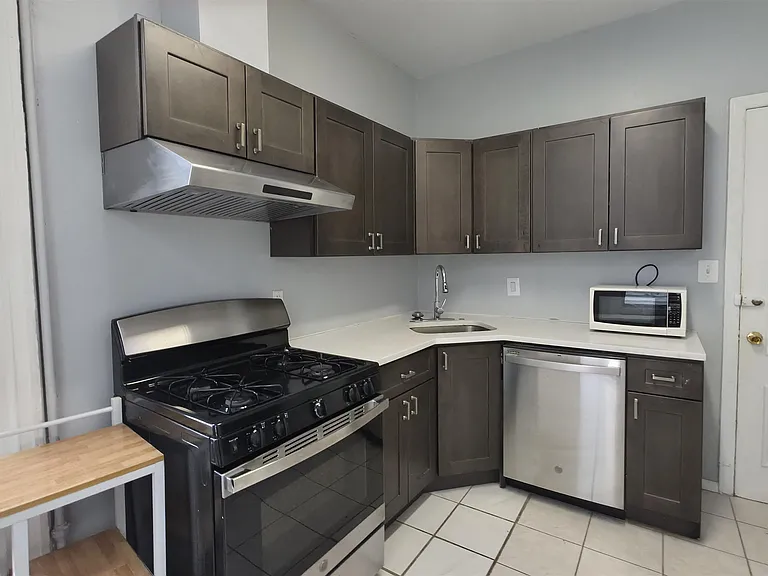 23 Sherman Pl #2 — Photo 1