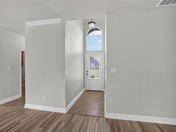 5th image of 11205 Regency Ave