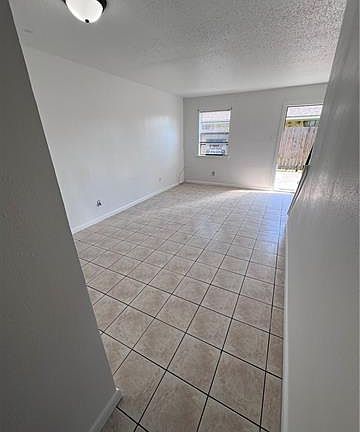 4th image of 1023 Talbot Ave