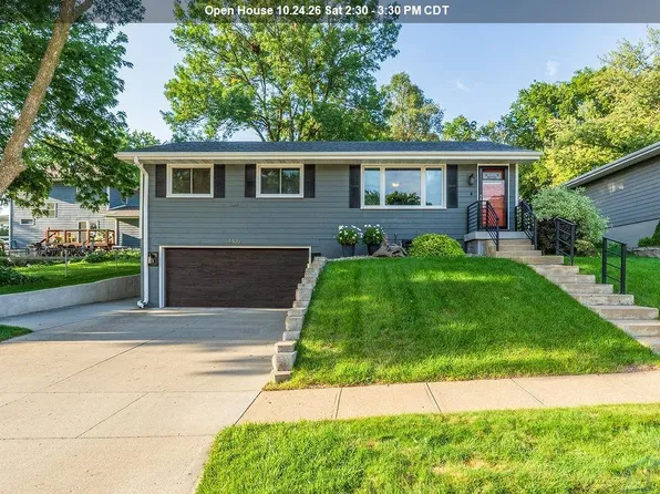 4405 Cherrywood Ln, Sioux City, IA 51106