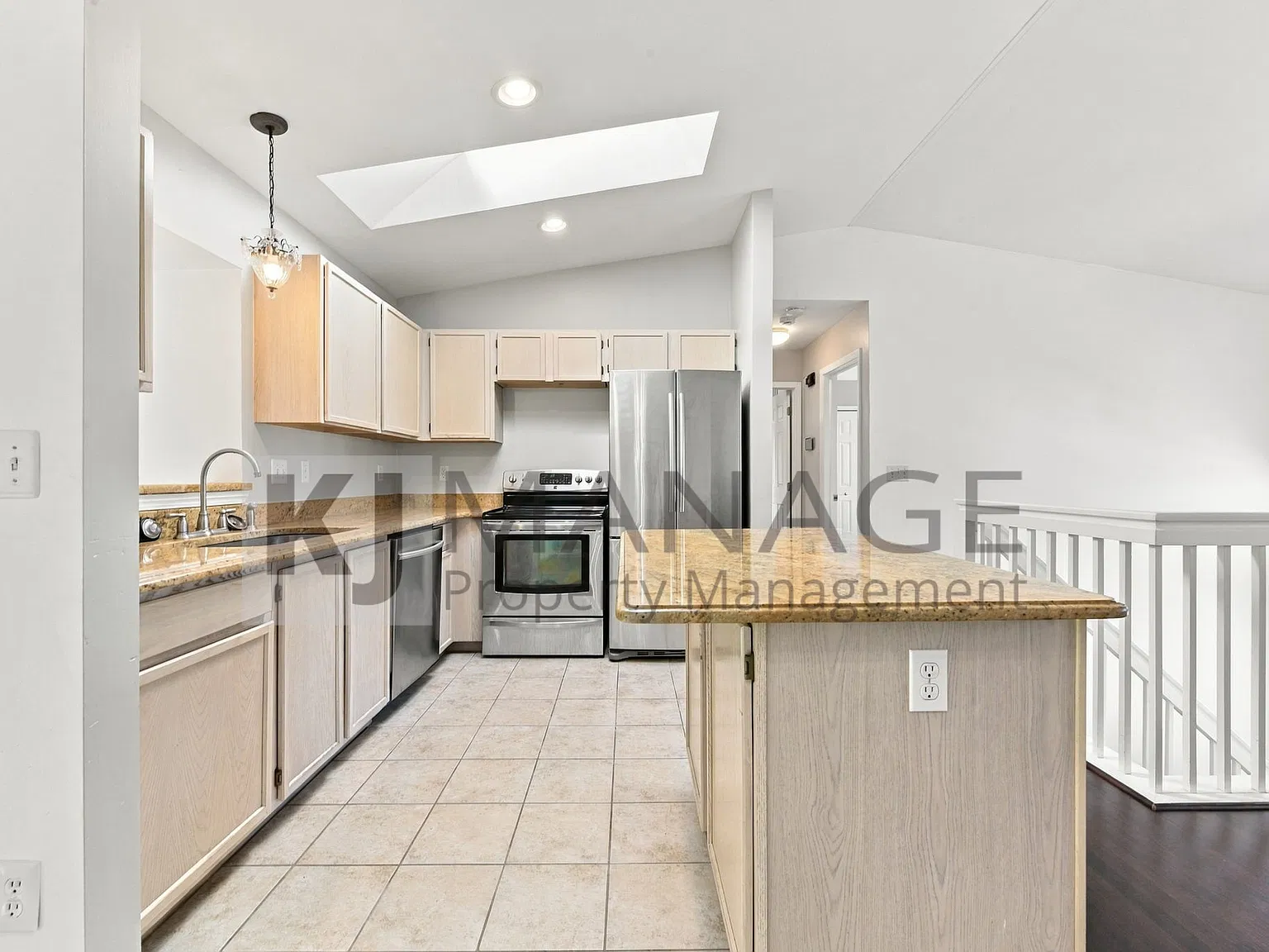 3 bed, 1605 sqft, $2,500 — Photo 2