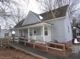 302 Glovenia St, Eden, NC 27288