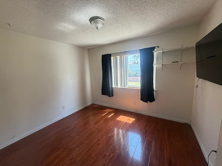 24102 La Rosa Dr — Photo 8