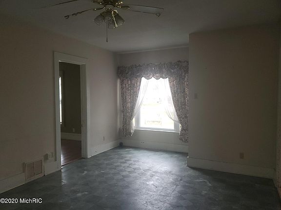 5th image of 317 E Lincoln St