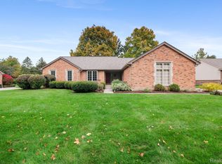 1286 Kinlock Dr, Troy, MI 48098