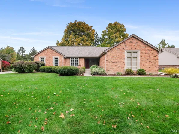 1286 Kinlock Dr, Troy, MI 48098