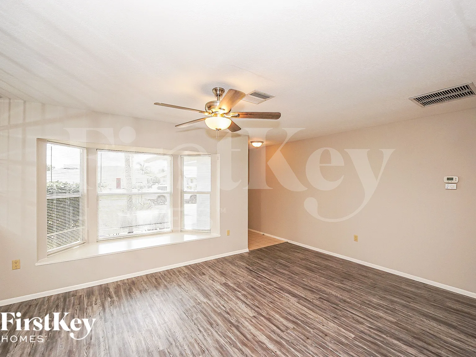 3 bed, 2.0 bath, 1605 sqft, $1,940 — Photo 3