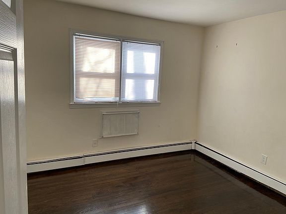 5th image of 198 Greenleaf Ave APT 9A