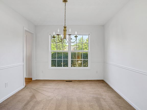 5th image of 2509 Daisy Ln