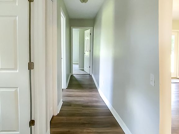 4th image of 340 SW Wilshire Dr
