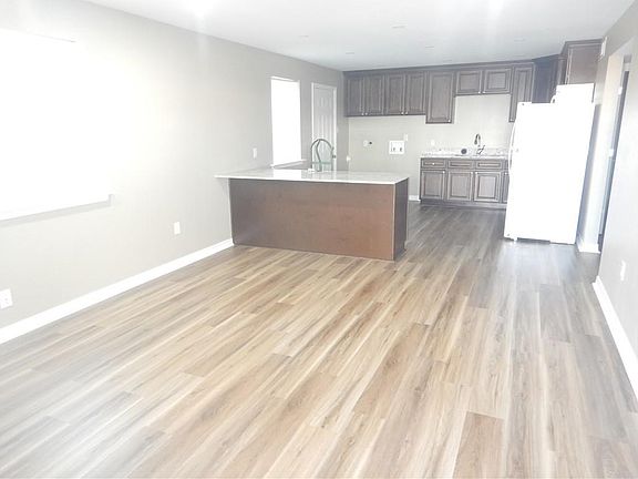 2nd image of 640 Manhattan Blvd #A