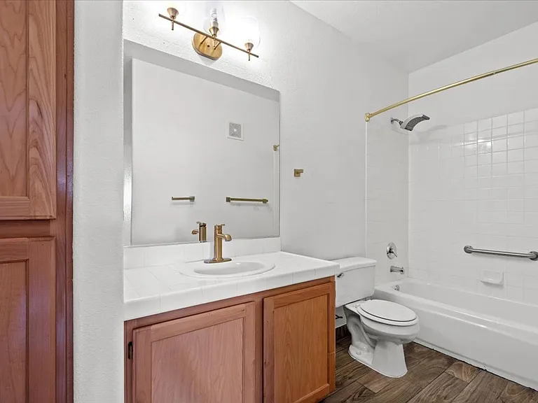 2100 Black Island St #101 — Photo 17