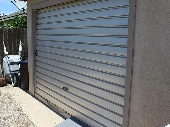 4th image of 2107 Rose Marie Dr