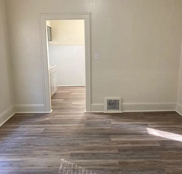 602 E Republic St — Photo 8