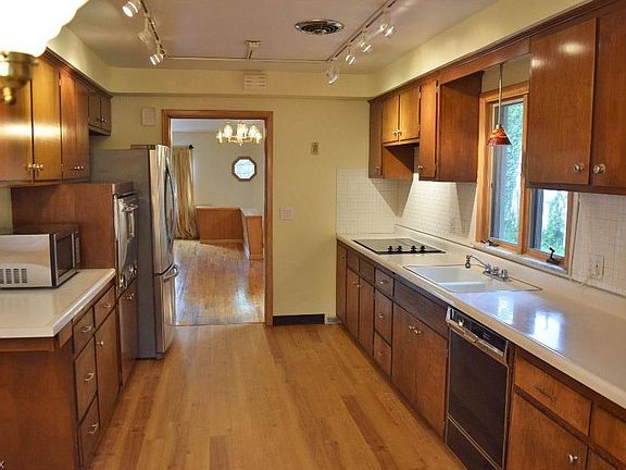 4th image of 3715 Meadowbrook Blvd