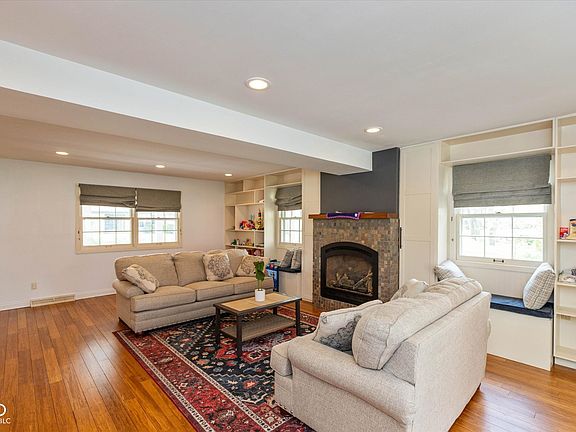 4th image of 1244 Darby Ln