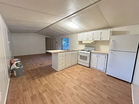 2nd image of 172 Jamestown Ave